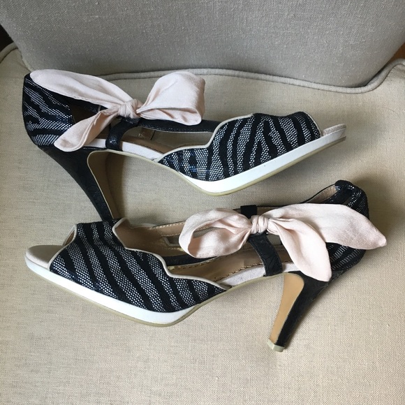 Poetic Licence London leather & fabric pump - Picture 1 of 4